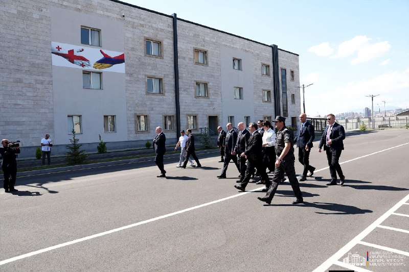 Глава МВД Грузии оценил работу Патрульной службы и Центра 112 в Армении