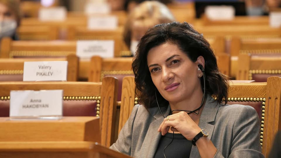 Супруга премьер-министра Армении Анна Акопян отправляется в командировку в США