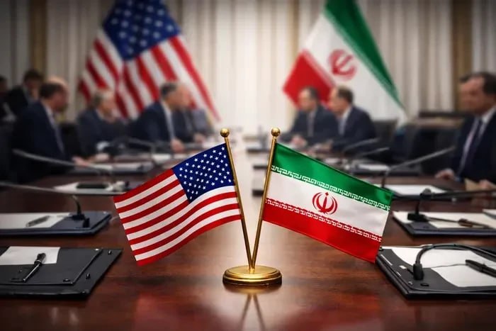 Флаг США и Ирана на фоне карты Ближнего Востока