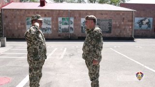 Глава ГШ ВС Армении Эдвард Асрян посетил республиканский сборный пункт перед призывом