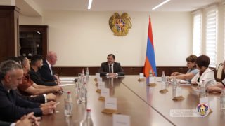 Сурен Папикян возглавил первое заседание Общественного совета при Минобороны Армении