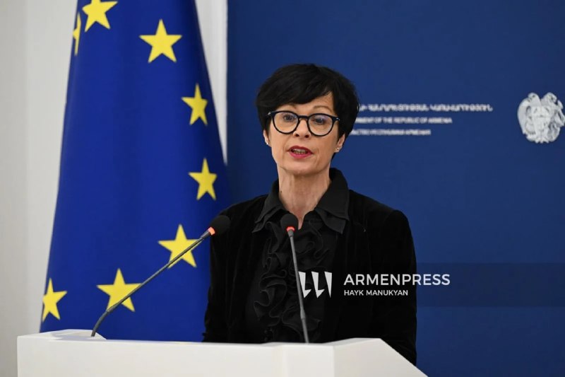 ЕК планирует начать переговоры о вступлении Украины в ЕС по всем 33 главам: первые пять откроют 15 июня