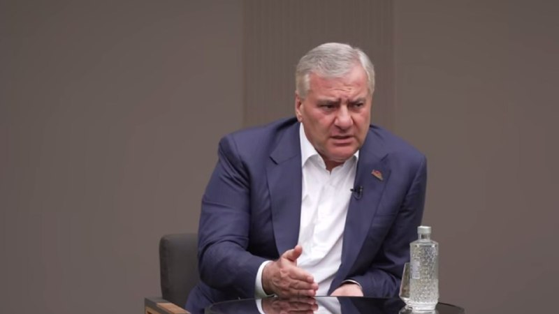 Самвел Карапетян назвал аресты членов своей партии «честью» после скандала с взятками в Гаваре