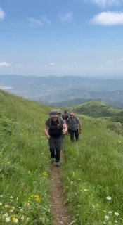 Никол Пашинян в горах Гегаркуника во время похода