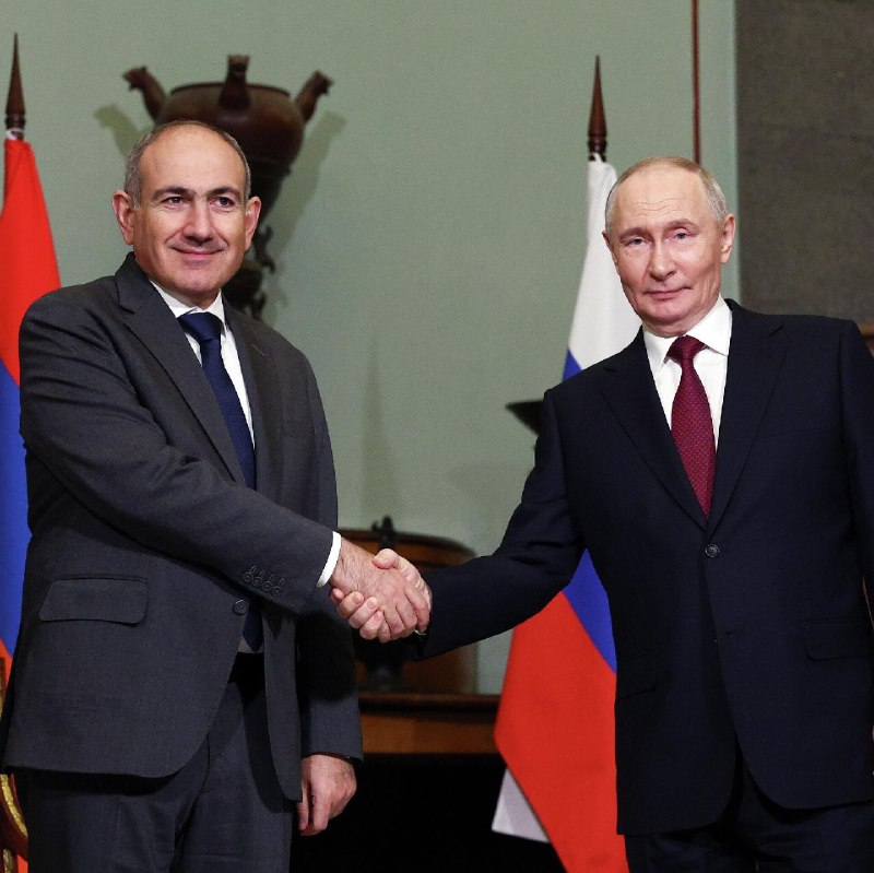 Никол Пашинян поздравил Владимира Путина с Днём России