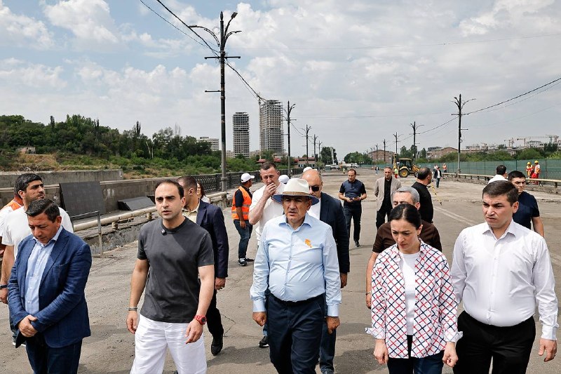Пашинян проинспектировал ремонт моста Киевян в Гаваре