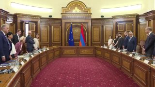 Фон дер Ляйен: если РФ закроет рынок, ЕС откроет дверь для армянских товаров — заявление для Гавара и Гегаркуника