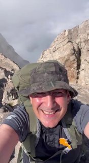 Никол Пашинян на вершине горы Хуступ, Армения